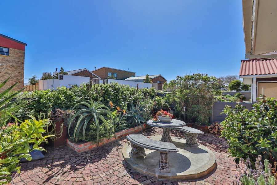 4 Bedroom Property for Sale in De Kelders Western Cape